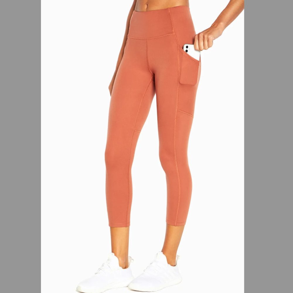 NWT Marika Jenna Side Pocket Mid Calf Capri